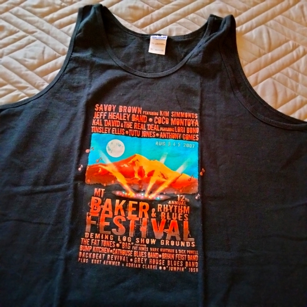 Gildan XL black tank top